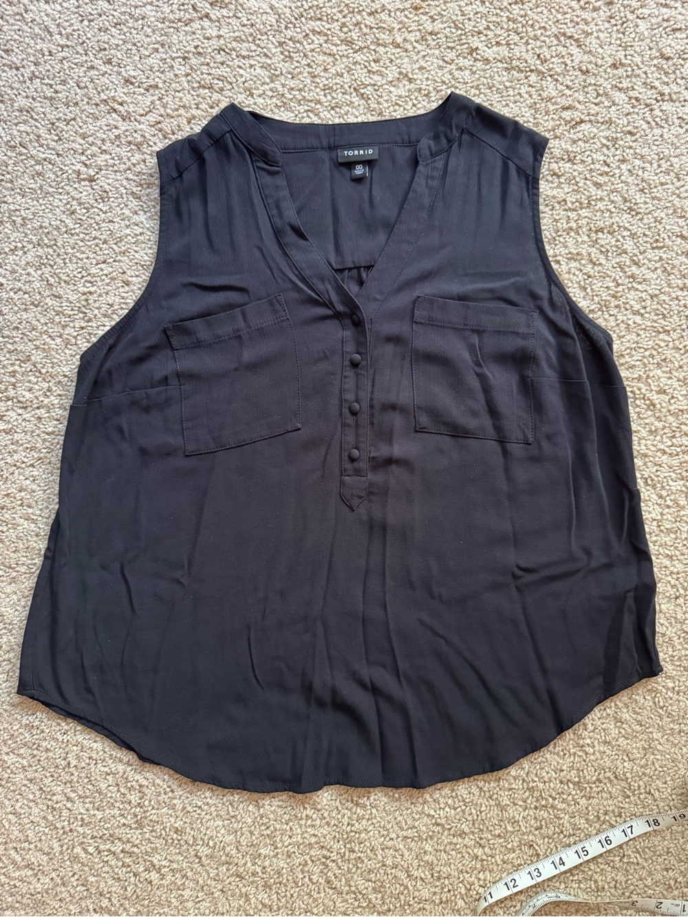 torrid Black Sleeveless Henley V-Neck Pullover Tank